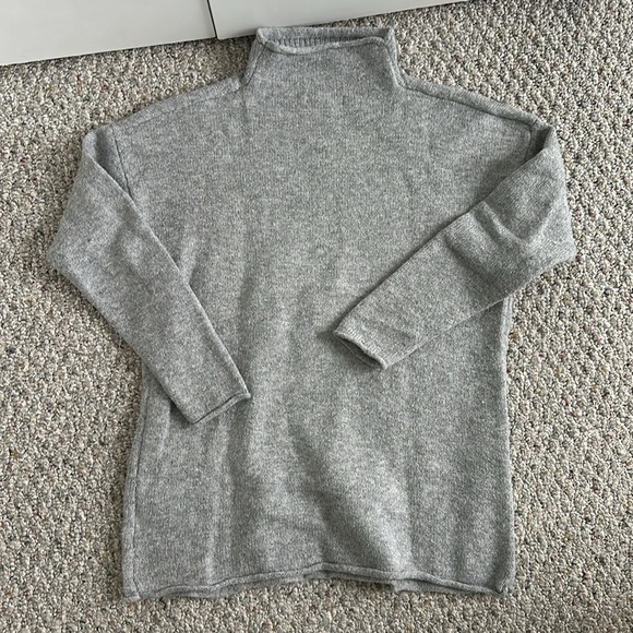 Heart sweater medium - Picture 3 of 3